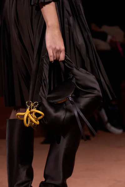 Look 80